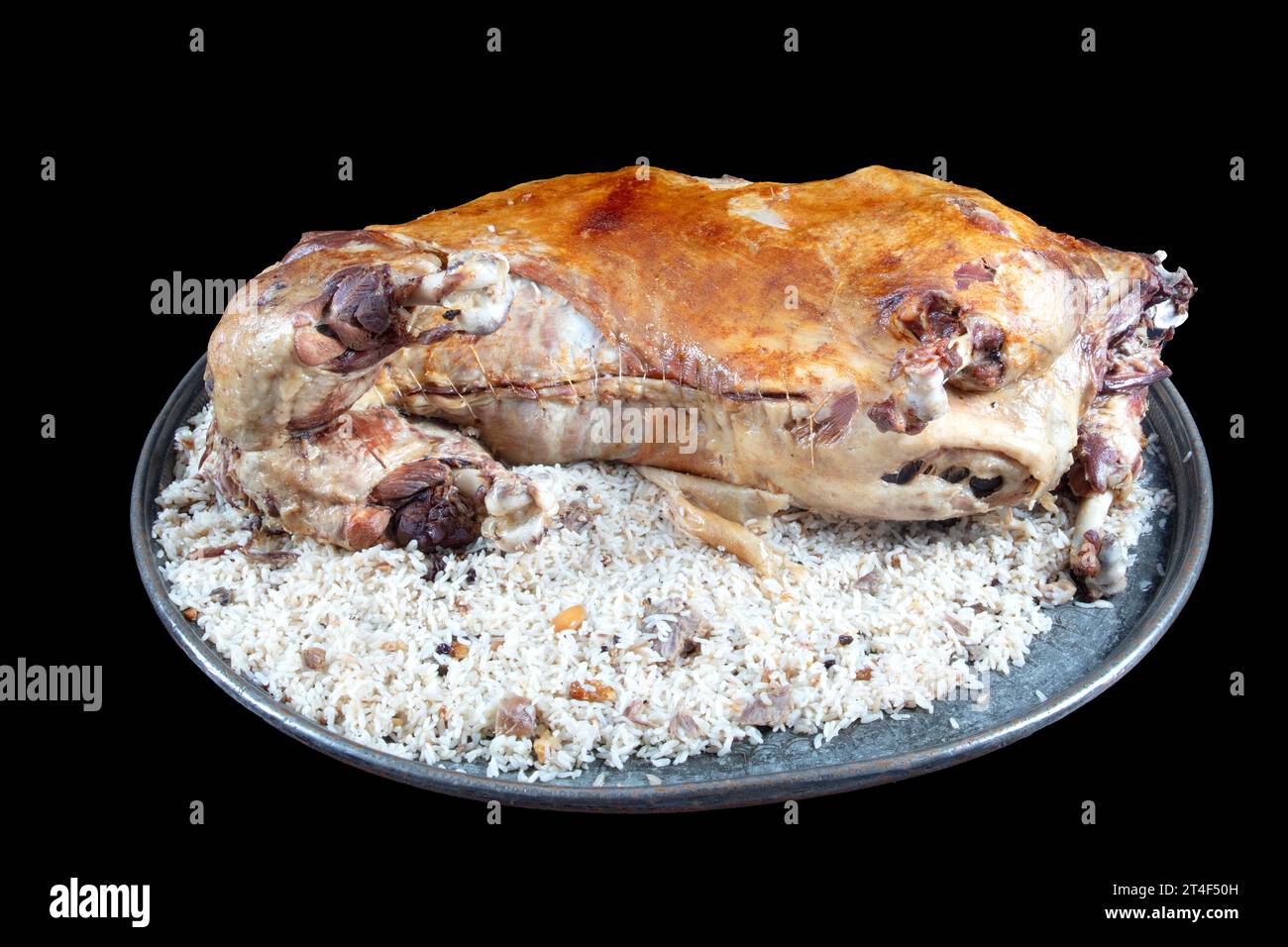 Cuisine turque carcasse entière d'agneau rôtie à la broche. Rôti d ...