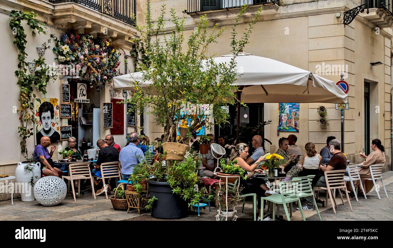 Dîner en plein air à Lecce, Italie. Banque D'Images