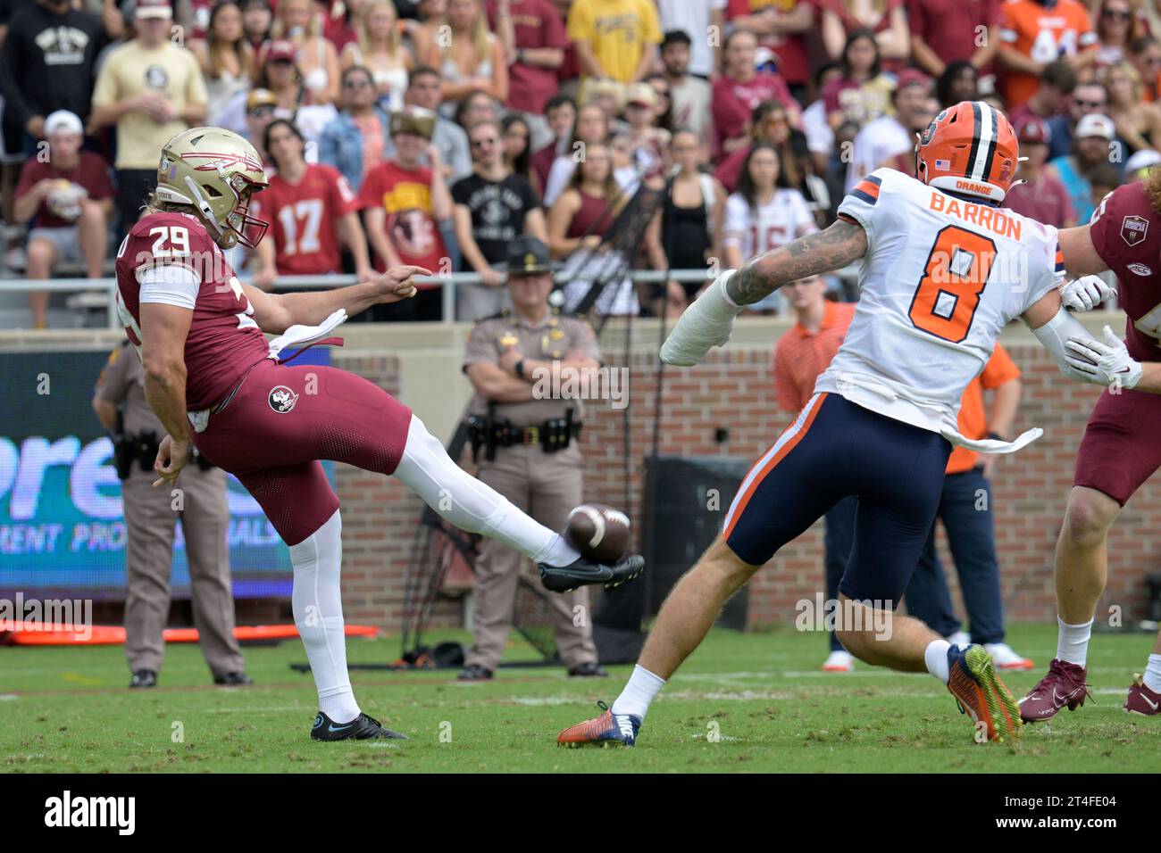 Florida State punter Alex Mastromanno (29) kicks the ball away during the first half of an NCAA college football game against Syracuse, Saturday, Oct. 14, 2023, in Tallahassee, Fla. (AP Photo/Phelan M. Ebenhack) Banque D'Images