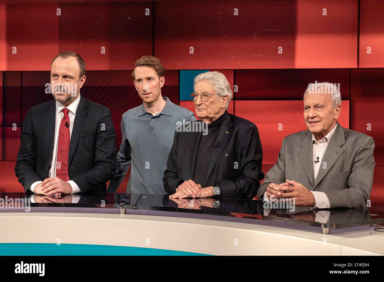 Hart aber Fair aus Köln am 30. Oktober 2023 : Das dilemma Israels in Palästina. Im Bild von Links nach rechts : Prof. Dr. Peter Neumann, Professor für Sicherheitsstudien, Publizist, Gastgeber Louis Klamroth, Gerhart Baum, FDP, ehemaliger Bundesinnenminister und Rechtsanwalt, sowie Aref Hajjaj, Vorsitzender des Palästina-Forums und Publizist. Die Runde diskutierte über äußerst schwierige situation, in Welcher sich Israel nach dem brutalen Überfall der Hamas-Terroristen und der Geiselnahme befindet. Drohen ein Mehrfrontenkrieg und der Tod der Geiseln und zahlloser Zivilisten Köln Nordrhein-Westfa Banque D'Images