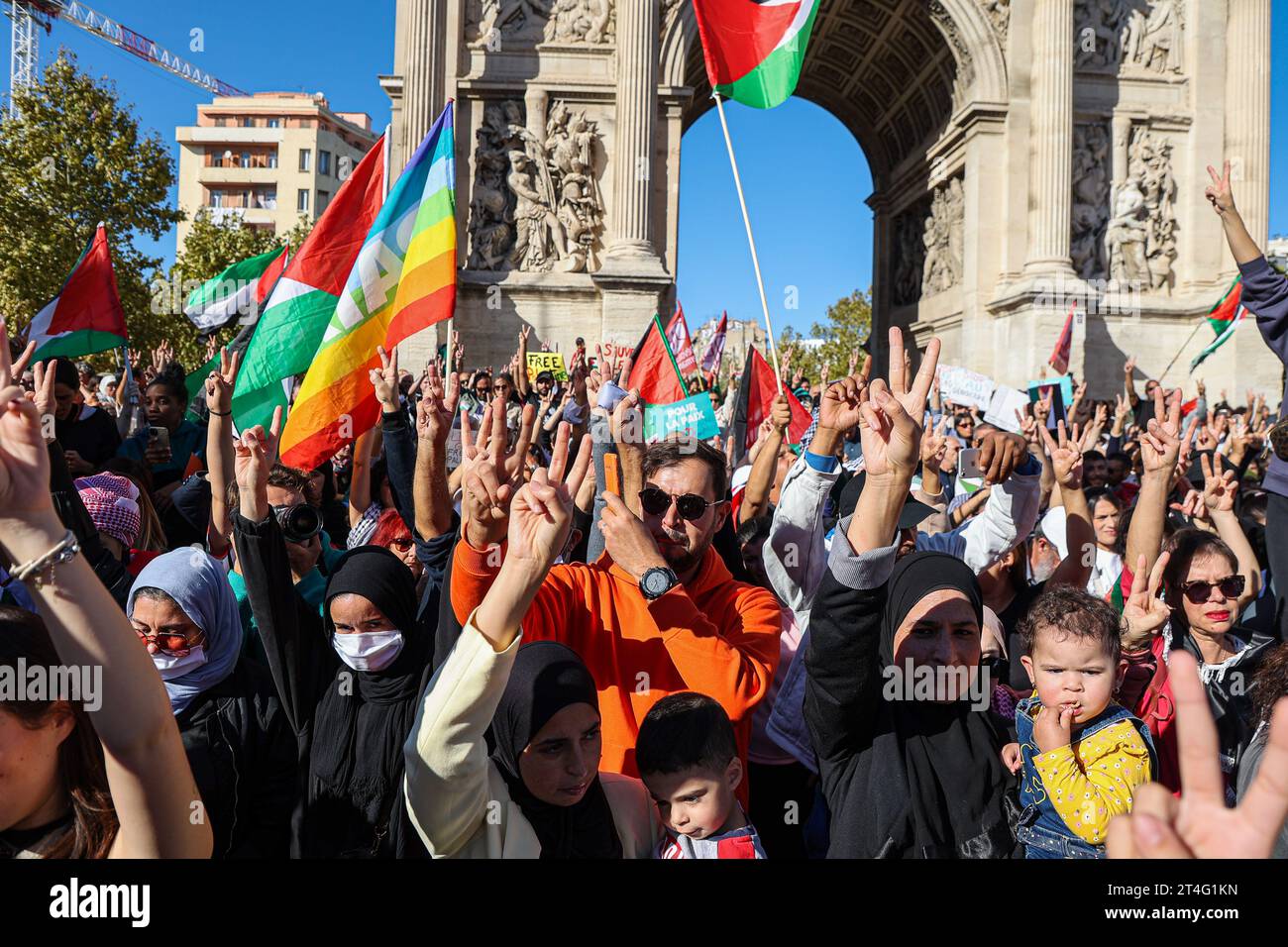 marseille-france-28-octobre-2023-les-manifestants-se-rassemblent
