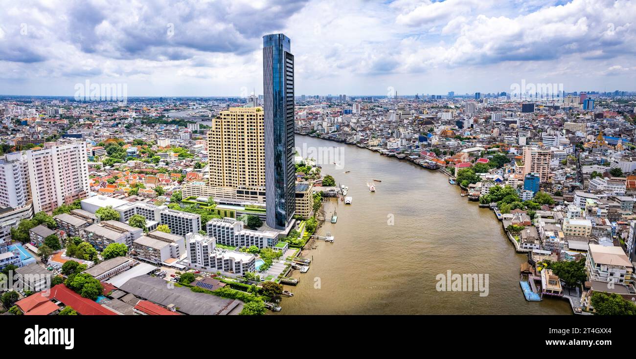 Vue aérienne de Khlong San et de la rivière Chao Phraya à Bangkok, Thaïlande Banque D'Images