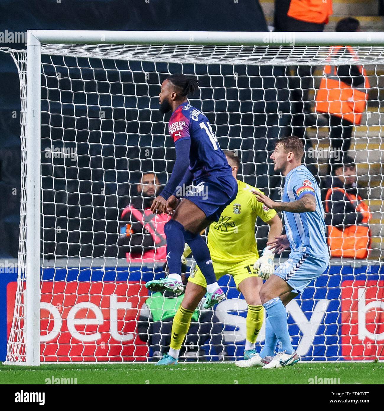 Coventry, Royaume-Uni. 30 octobre 2023. *** Lors du match EFL Sky Bet Championship entre Coventry City et West Bromwich Albion au CBS Arena, Coventry, Angleterre le 30 octobre 2023. Photo de Stuart Leggett. Usage éditorial uniquement, licence requise pour un usage commercial. Aucune utilisation dans les Paris, les jeux ou les publications d'un seul club/ligue/joueur. Crédit : UK Sports pics Ltd/Alamy Live News Banque D'Images