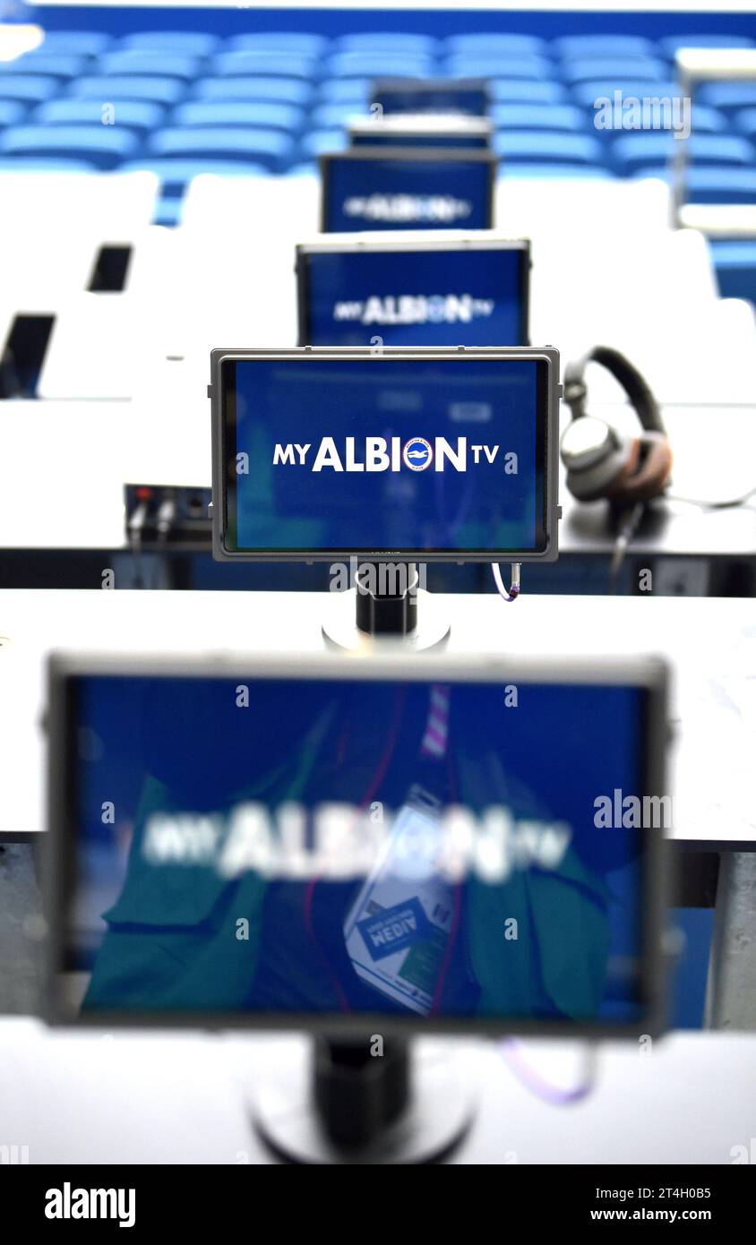 Albion TV prêt pour le match de Premier League entre Brighton et Hove Albion et Fulham à l'American Express Stadium , Brighton , Royaume-Uni - 29 octobre 2023 photo Simon Dack / Telephoto Images. Usage éditorial uniquement. Pas de merchandising. Pour les images de football des restrictions FA et Premier League s'appliquent inc. Aucune utilisation Internet/mobile sans licence FAPL - pour plus de détails contacter football Dataco Banque D'Images