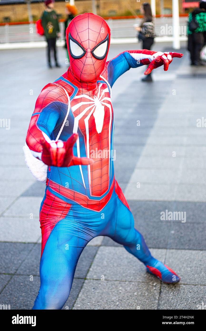 Cosplay | Spider-Man | cosplayers au deuxième jour de MCM Comic con au centre d'exposition Excel à Londres le 28 octobre 2023 Banque D'Images