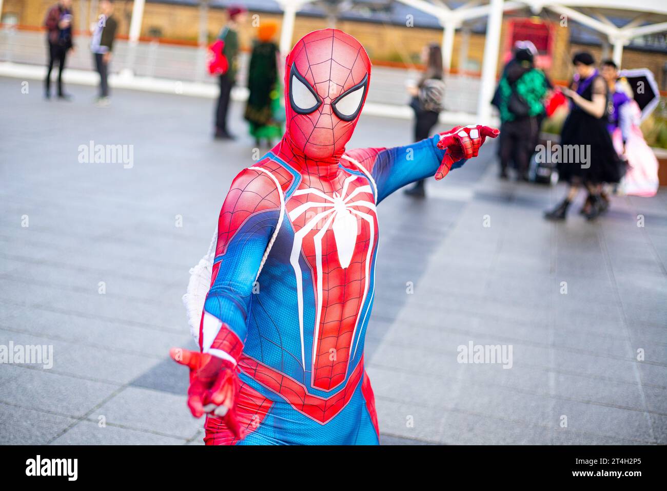 Cosplay | Spider-Man | cosplayers au deuxième jour de MCM Comic con au centre d'exposition Excel à Londres le 28 octobre 2023 Banque D'Images