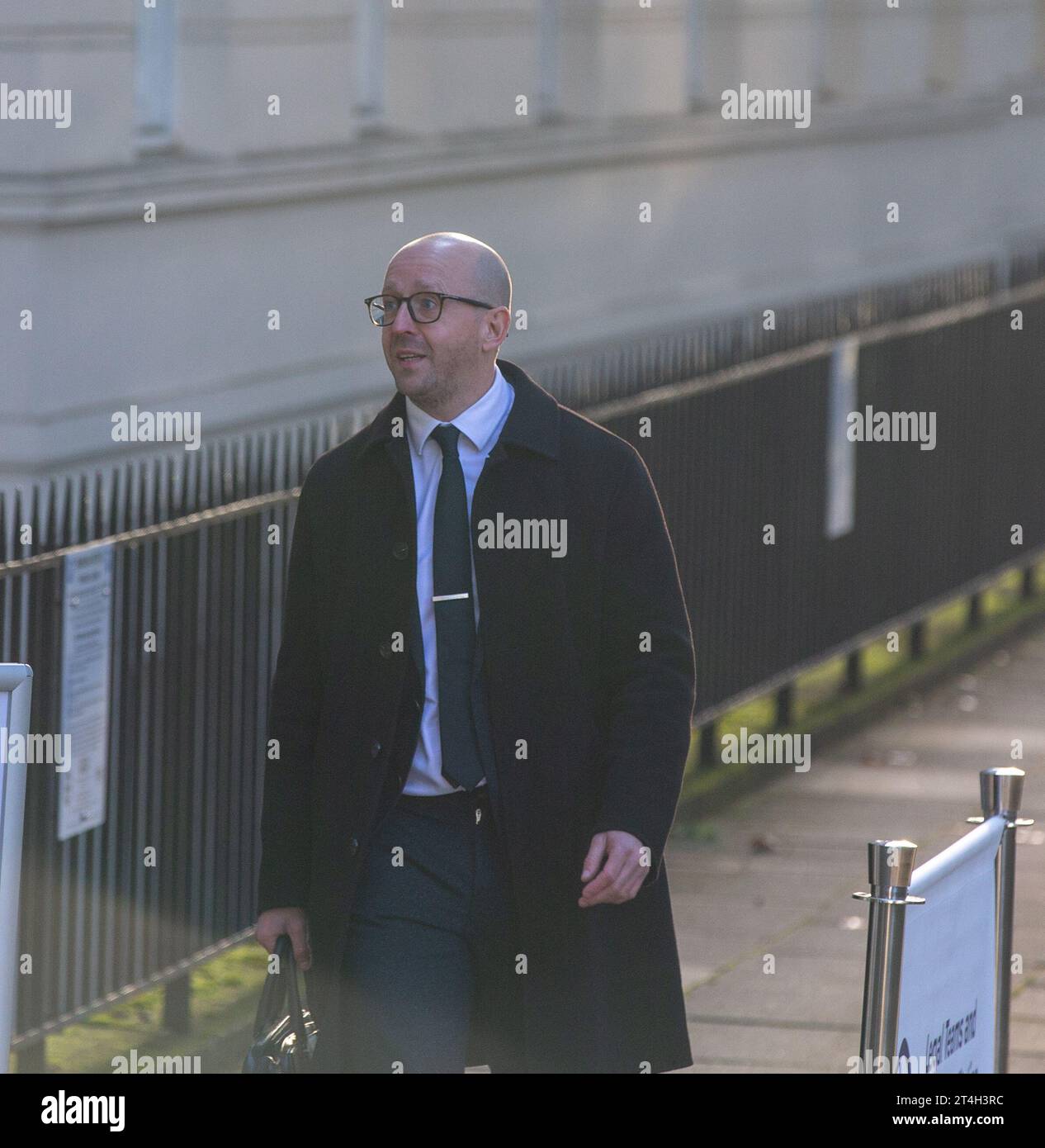 Londres, Royaume-Uni. 31 octobre 2023. Lee Cain, ancien directeur des communications de Downing Street, arrive à l'enquête britannique sur la Covid-19 est une enquête publique indépendante sur la réponse du Royaume-Uni à la pandémie de COVID-19 et sur l'impact de celle-ci. Crédit : Richard Lincoln/Alamy Live News Banque D'Images