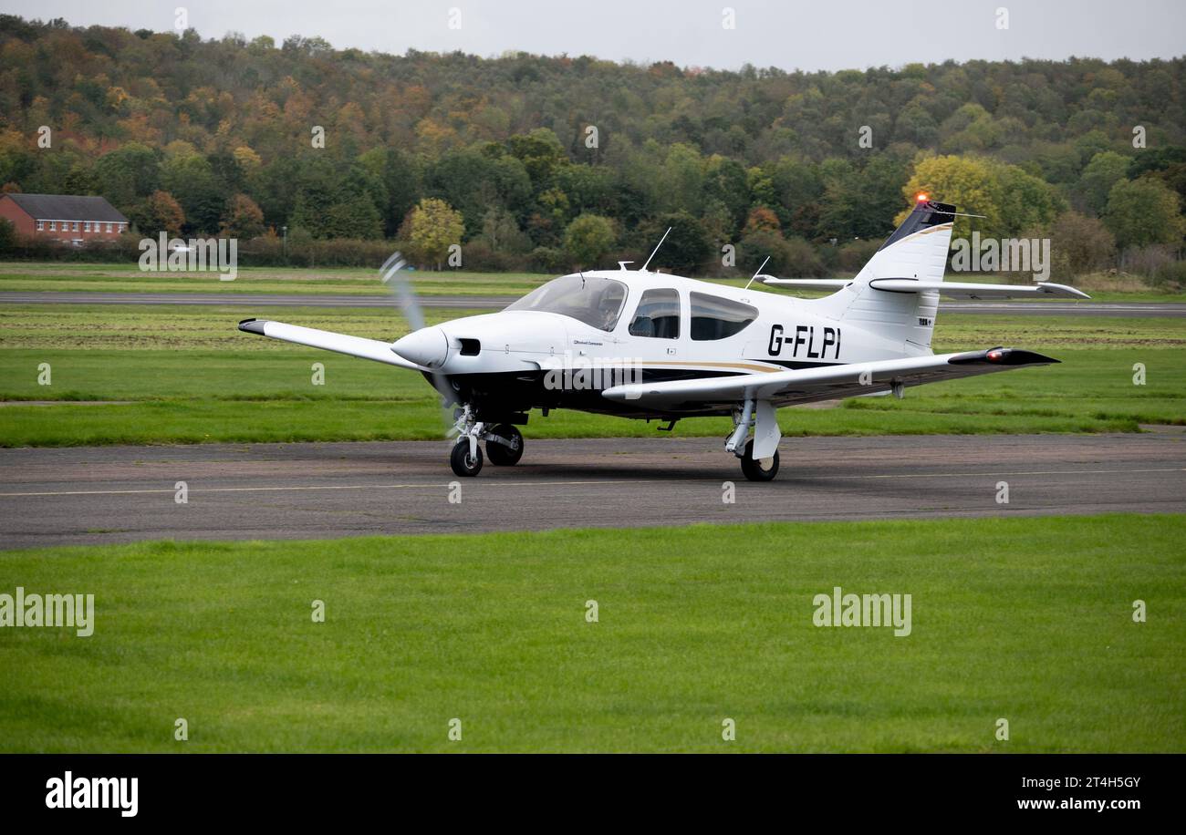 Rockwell Commander 112 à Wellesbourne Airfield, Warwickshire, Royaume-Uni (G-FLPI) Banque D'Images