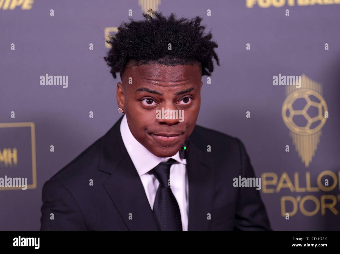 Darren Jason Watkins Jr alias IShowSpeed arrive sur le tapis rouge pour la cérémonie du ballon d’Or au Théâtre du Châtelet à Paris. Date de la photo : lundi 30 octobre 2023. Banque D'Images