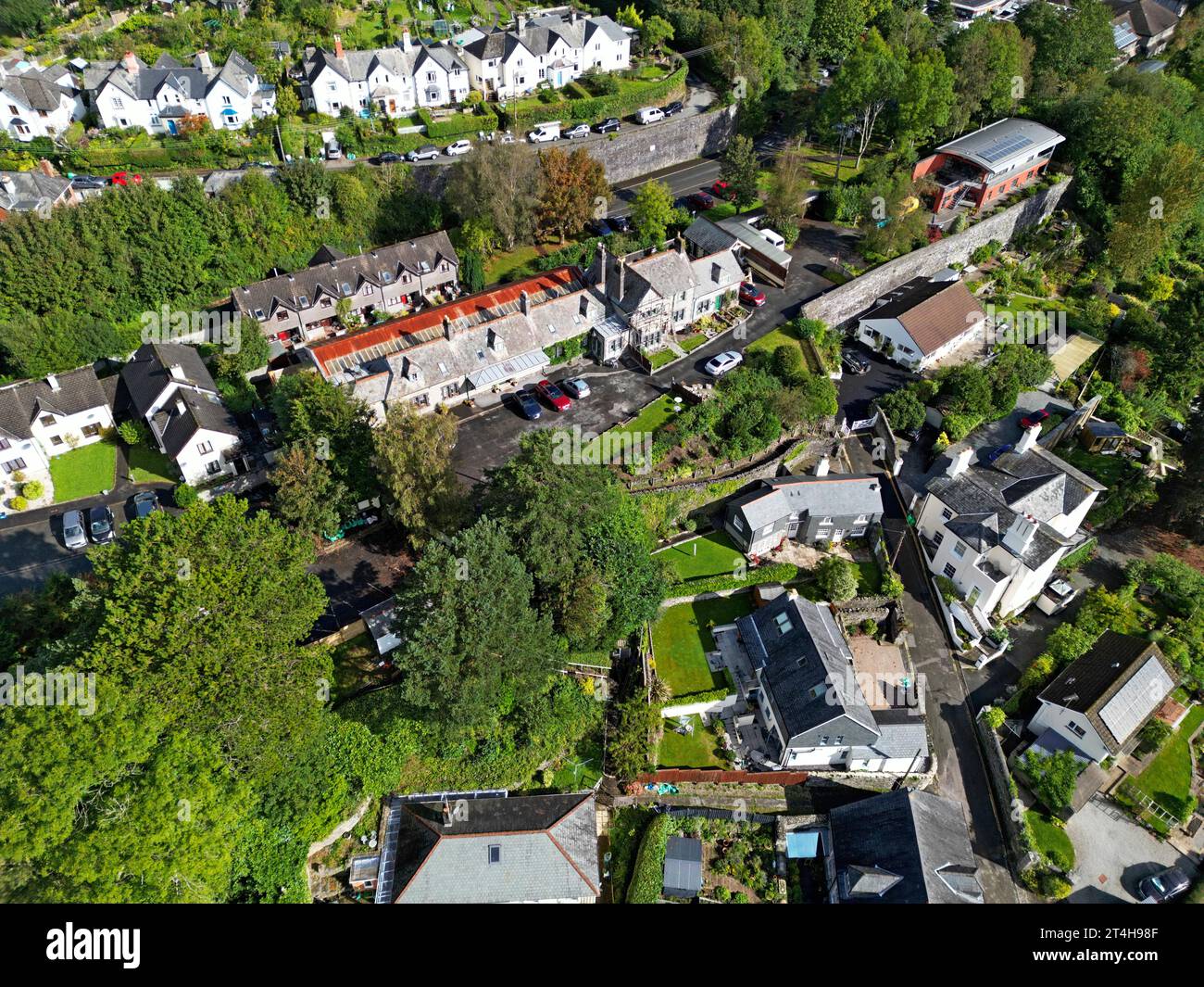 Vue aérienne par drone de la gare désaffectée de Tavistock, sur l'ancienne voie ferrée LSWR en bordure du parc national de Dartmoor, au Royaume-Uni. Sept. 2023 Banque D'Images