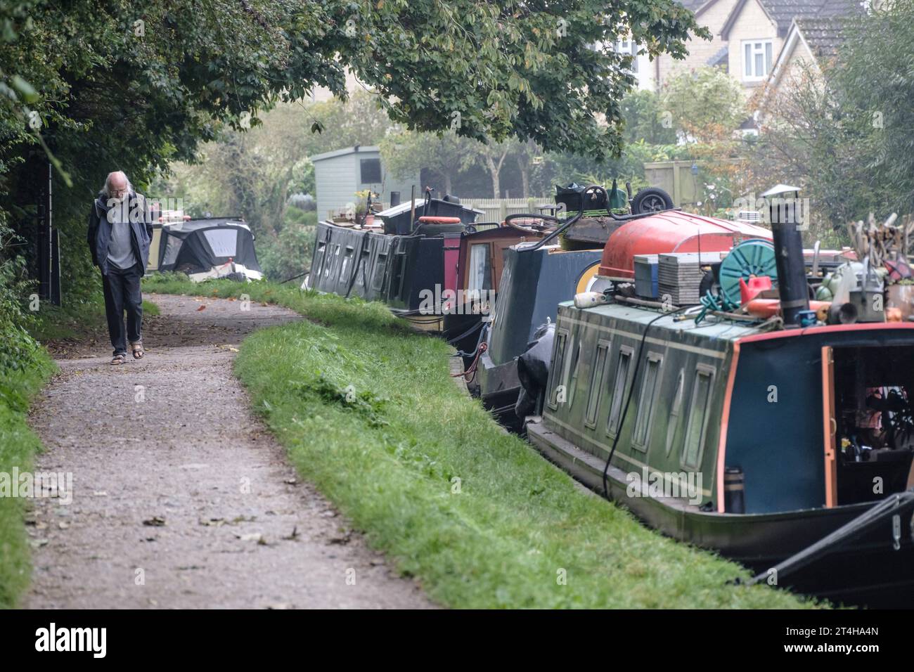 Promenade d'automne le long du Kennet et Avon Canal Towpath Bradford sur Avon Wiltshire UK Banque D'Images