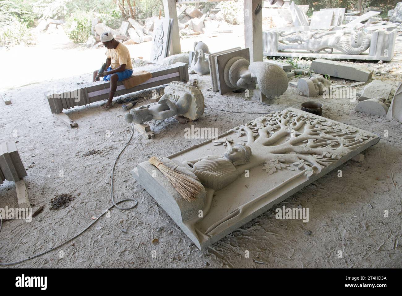 Tamil Nadu, Inde - août 2023 : atelier de sculpture sur pierre au tamil nadu. Banque D'Images