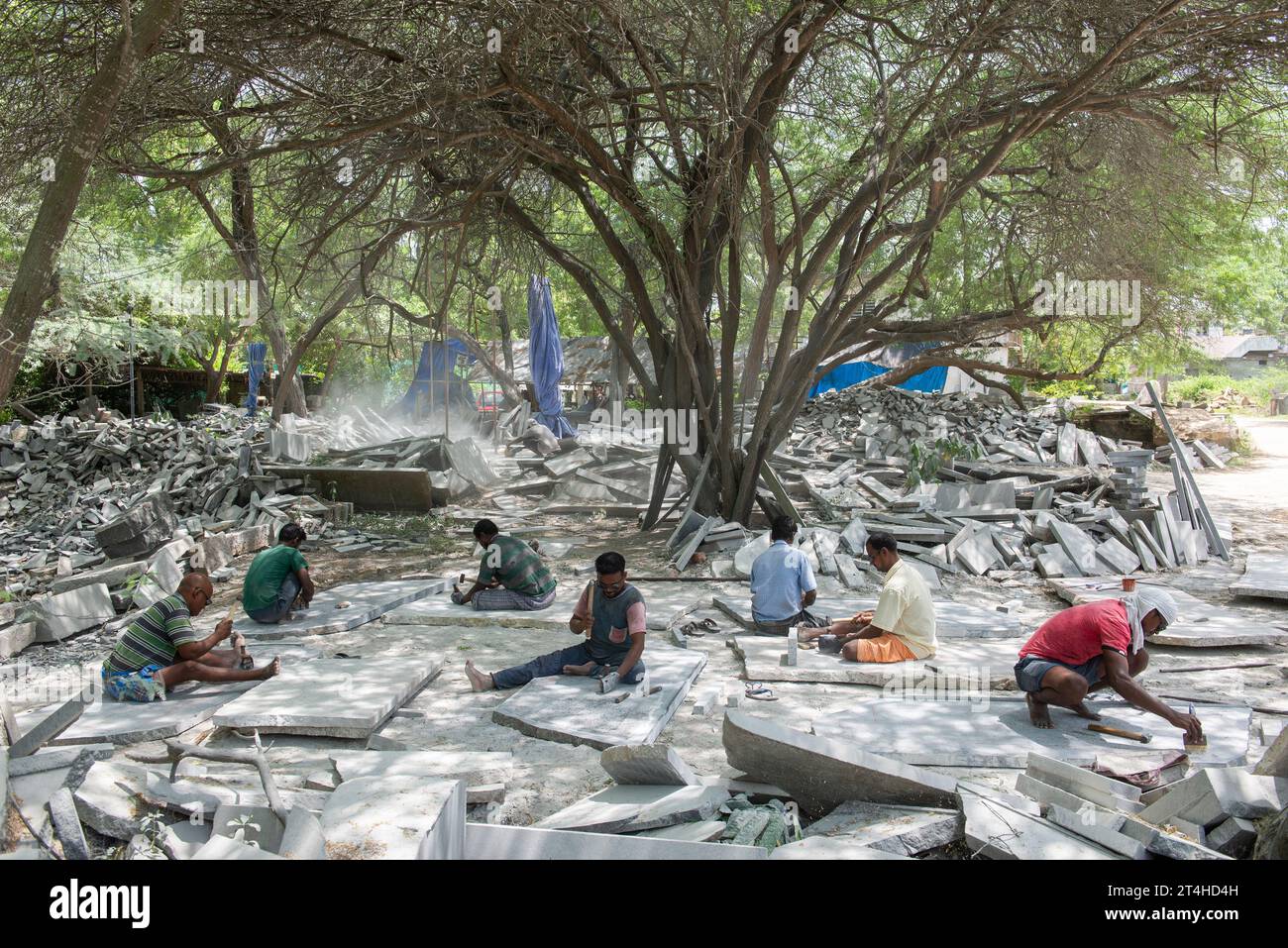 Tamil Nadu, Inde - août 2023 : atelier de sculpture sur pierre au tamil nadu. Banque D'Images