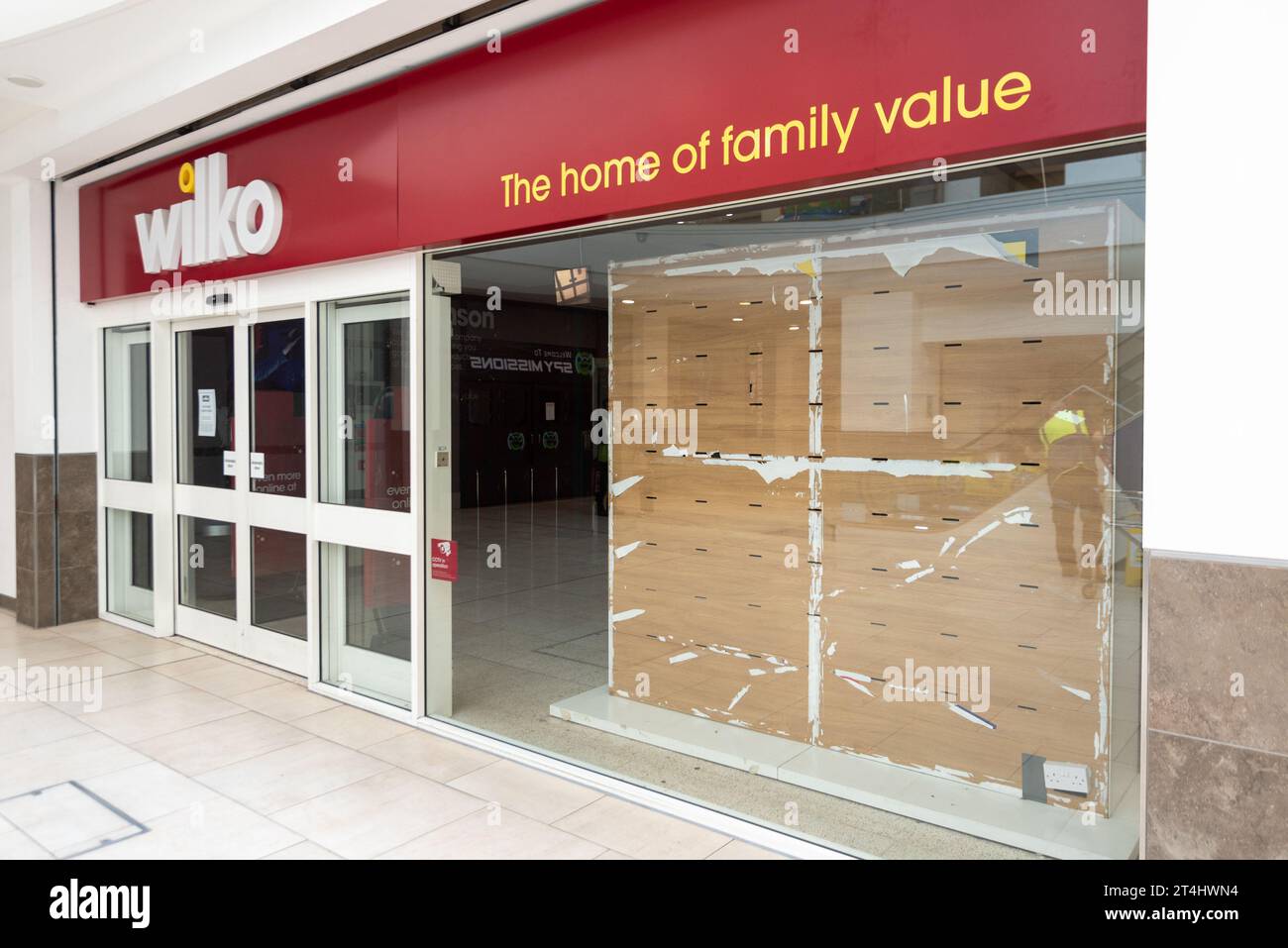 Fermeture permanente du magasin Wilko dans le centre commercial Victoria à Southend on Sea, Essex, Royaume-Uni. Affichage de fenêtre vide Banque D'Images