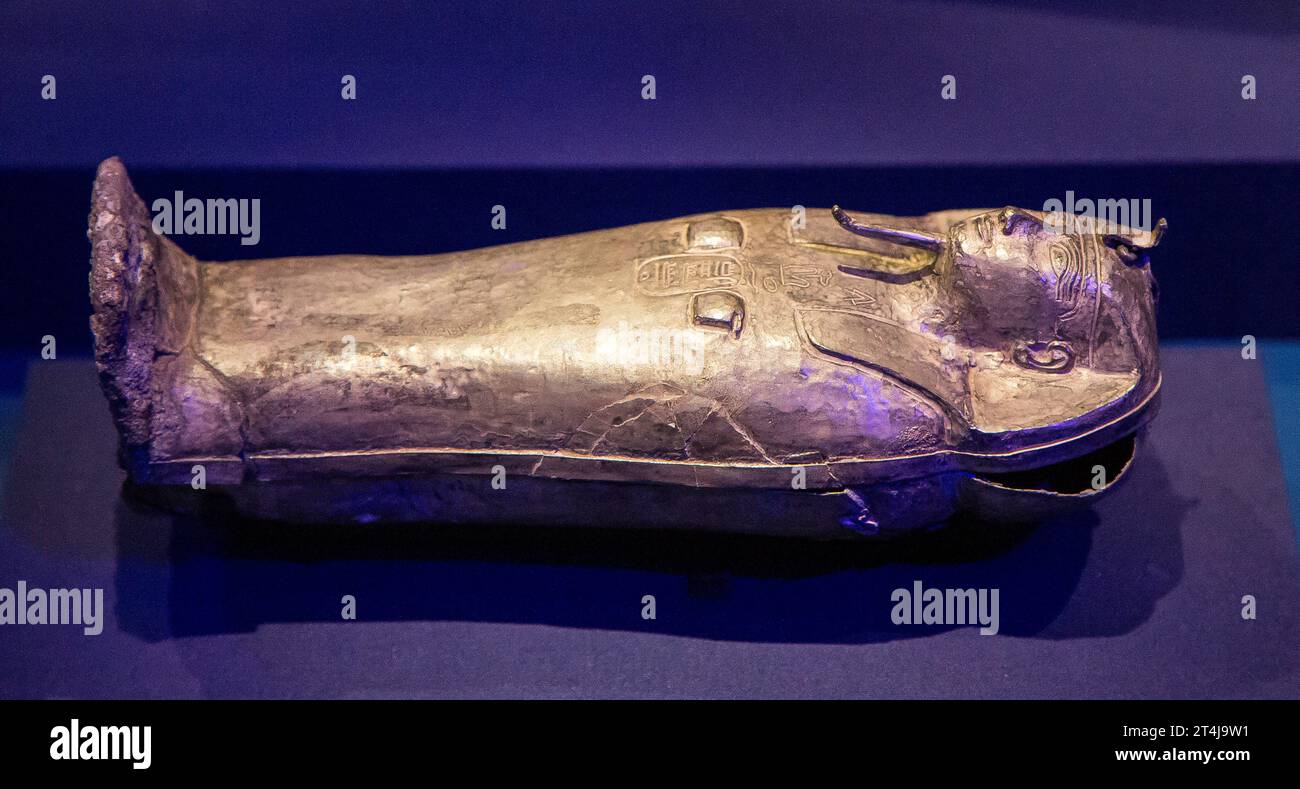 Égypte, le Caire, Musée égyptien, cercueil d'argent miniature, trouvé dans la nécropole royale de Tanis, enterrement du roi Shesconq 2. Banque D'Images