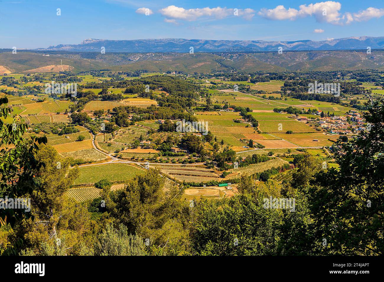 Une vue panoramique sur une belle région du Castellet en France. Banque D'Images