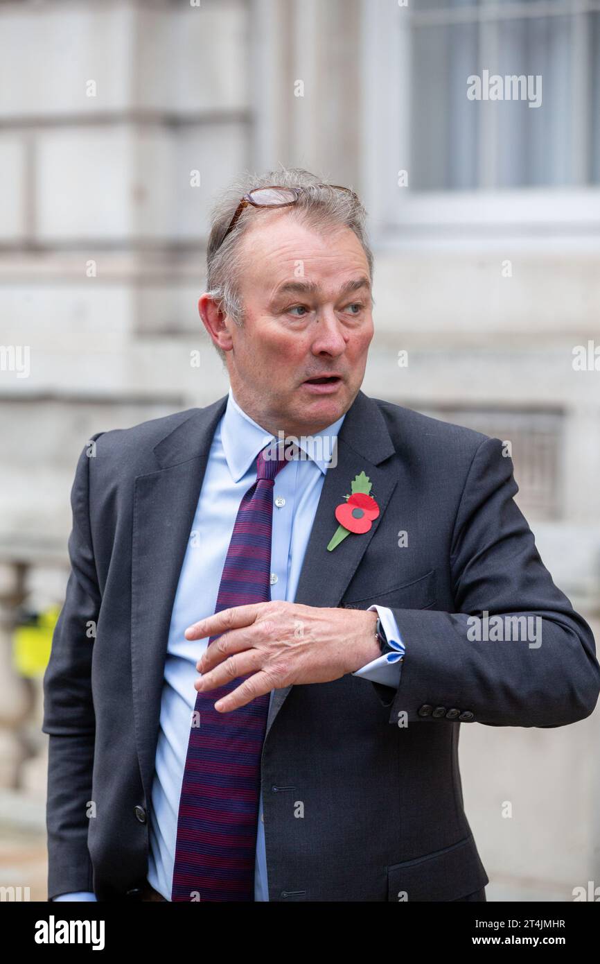 Londres, Royaume-Uni. 31 octobre 2023. Simon Hart député, whip en chef est vu marcher dans Whitehall Credit : Richard Lincoln/Alamy Live News Banque D'Images