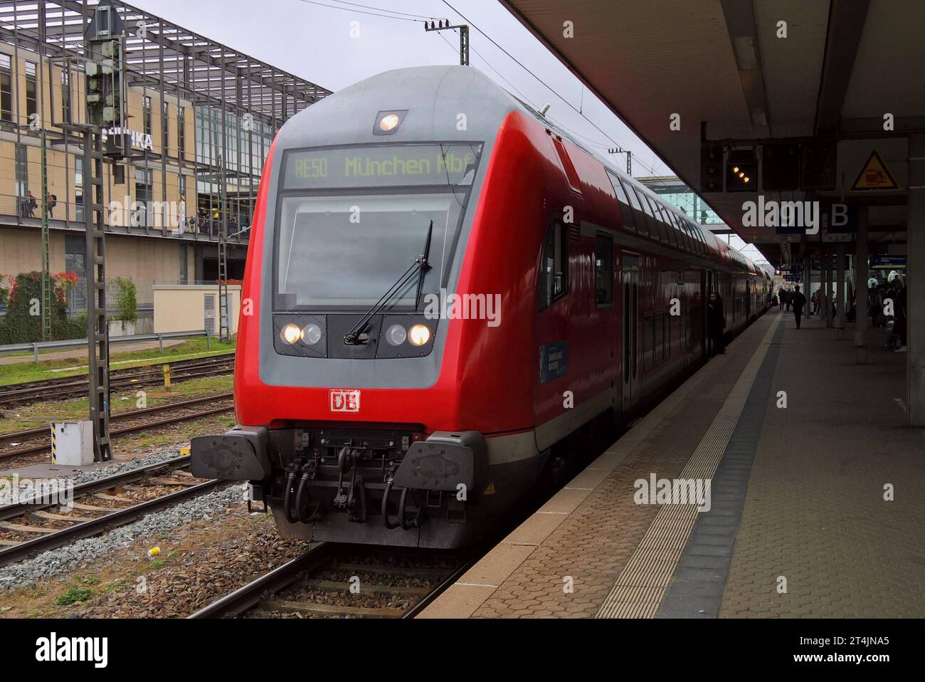DB Deutsche Bahn, Regionalzug RE50 nach München Hbf *** DB Deutsche Bahn, train régional RE50 pour Munich Hbf crédit : Imago/Alamy Live News Banque D'Images