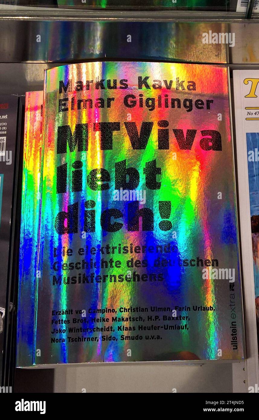 MTV-modérateur Markus Kavka und Elmar Giglinger haben gemeinsam ein Buch geschrieben. Titel : MTViva liebt dich, erschienen im Verlag Ullstein extra *** l'animateur de MTV Markus Kavka et Elmar Giglinger ont écrit ensemble un livre intitulé MTViva liebt dich, publié par Ullstein extra Credit : Imago/Alamy Live News Banque D'Images