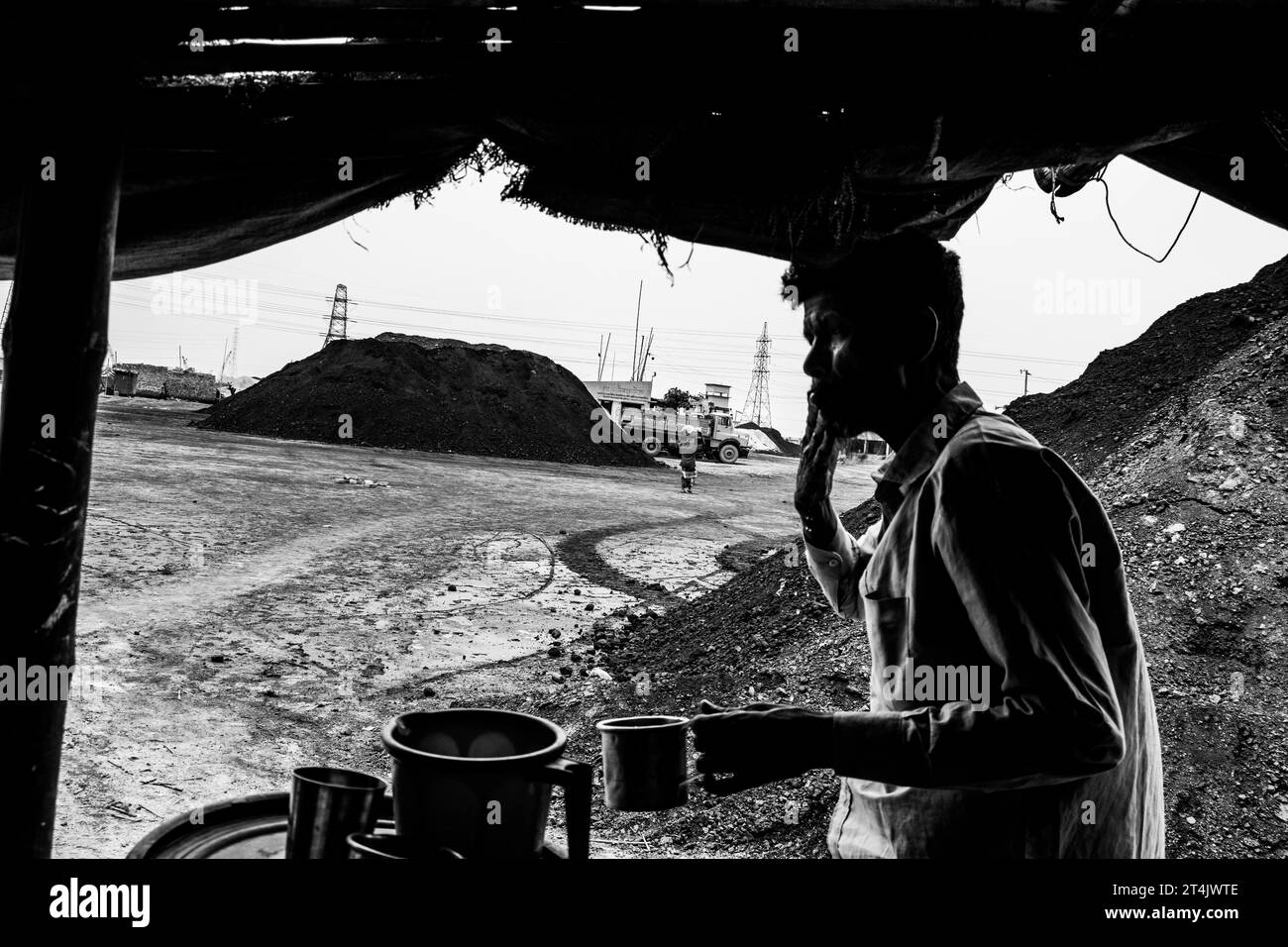 Plus grande place d'affaires de charbon au Bangladesh. Cette image a été prise le 29 mai 2022 à Gabtoli, au Bangladesh Banque D'Images