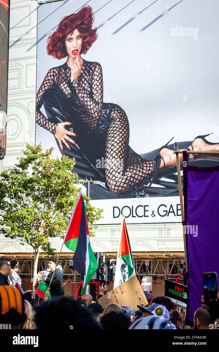 Les foules se rassemblent à la manifestation pro-palestinienne à Piccadilly. Banque D'Images