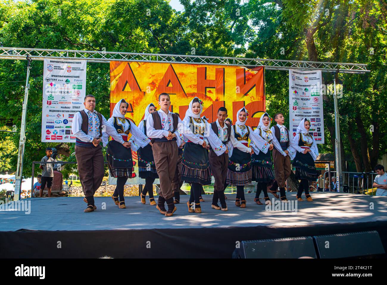 Paysannes Auvergnates En Costume De Dimanche, Frauen In Trachten Usage Worldwide Image381725771