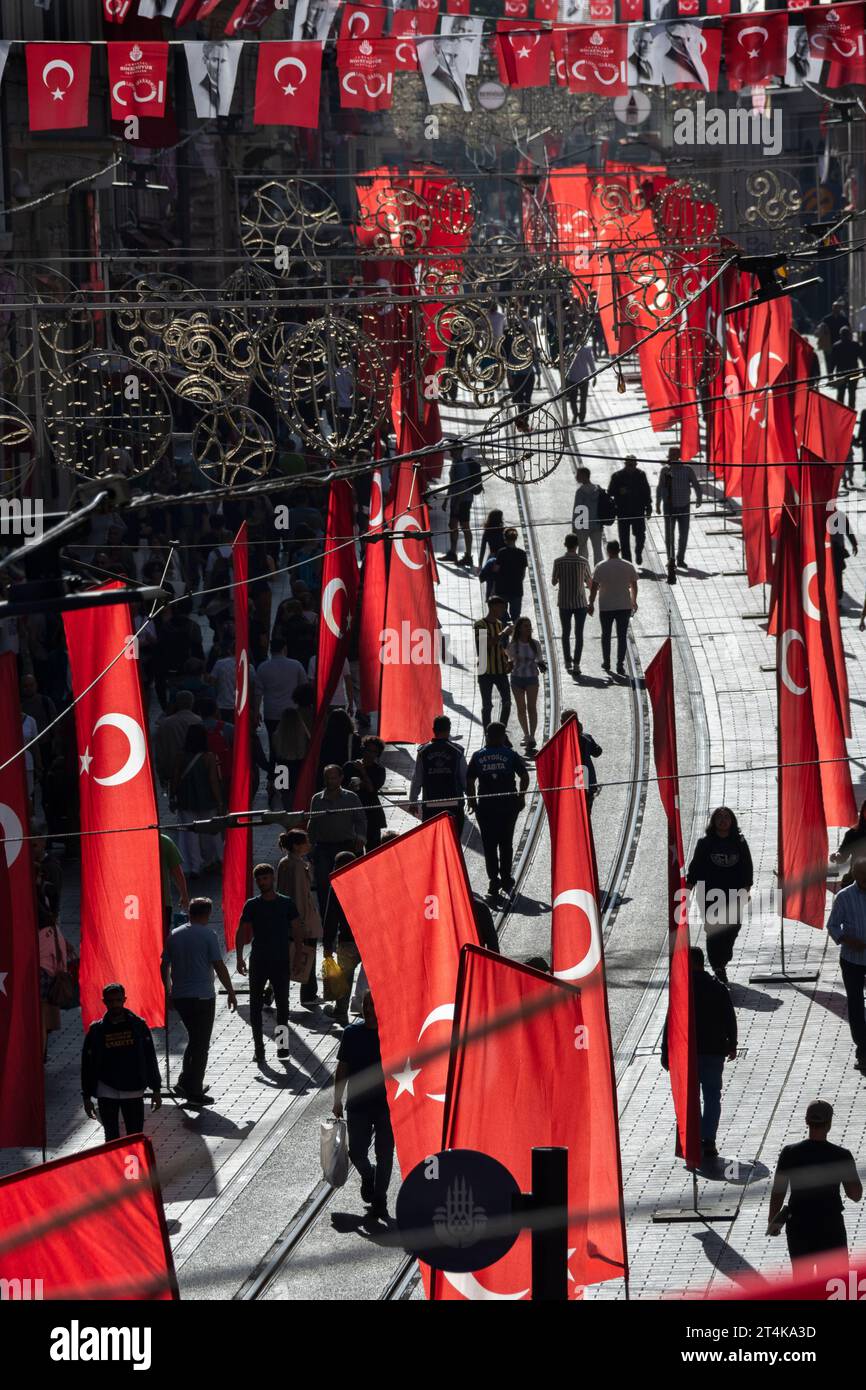 La célèbre rue Istiklal dans le quartier Beyoglu d'Istanbul, Turquie Banque D'Images