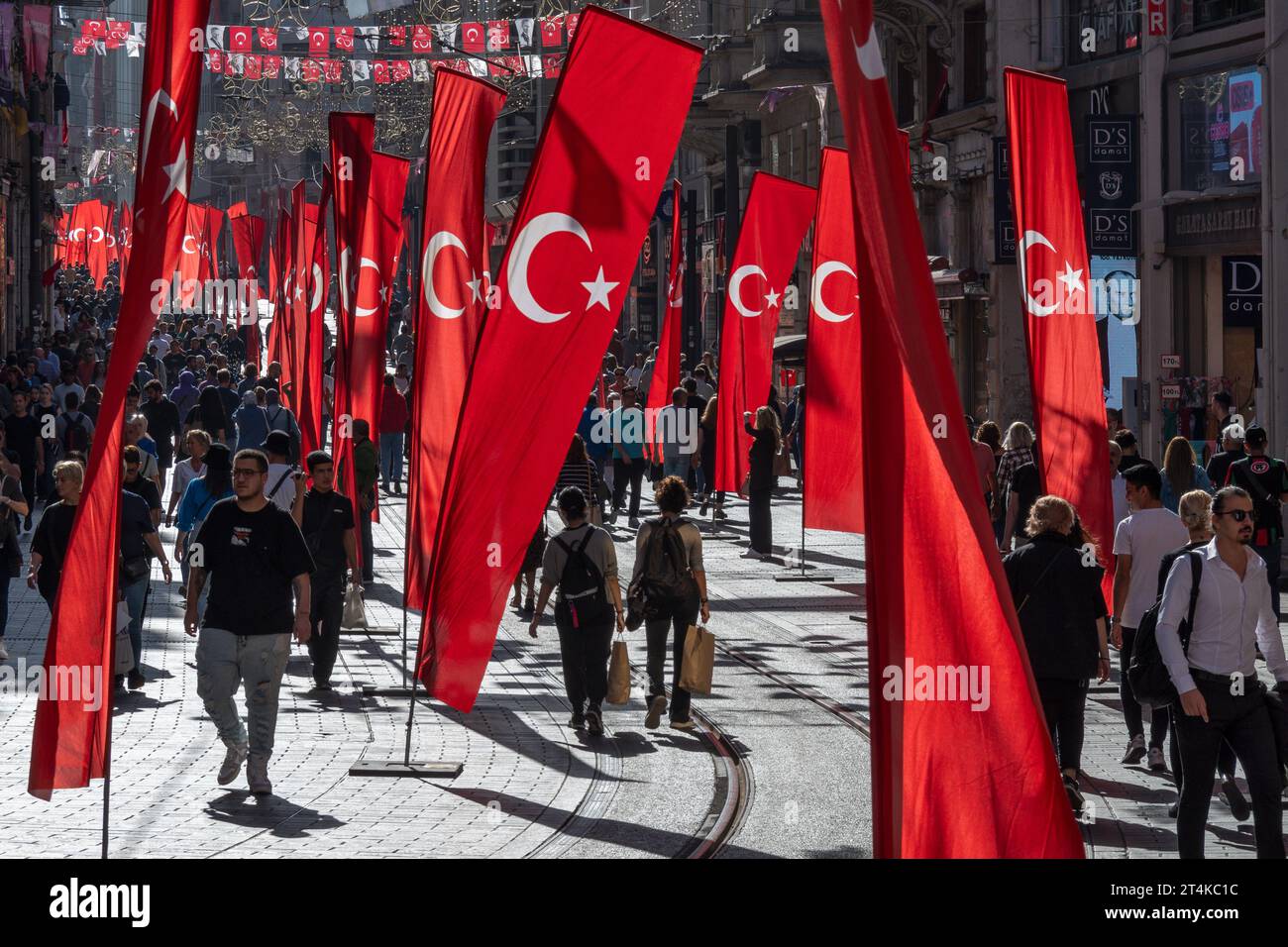 La célèbre rue Istiklal dans le quartier Beyoglu d'Istanbul, Turquie Banque D'Images