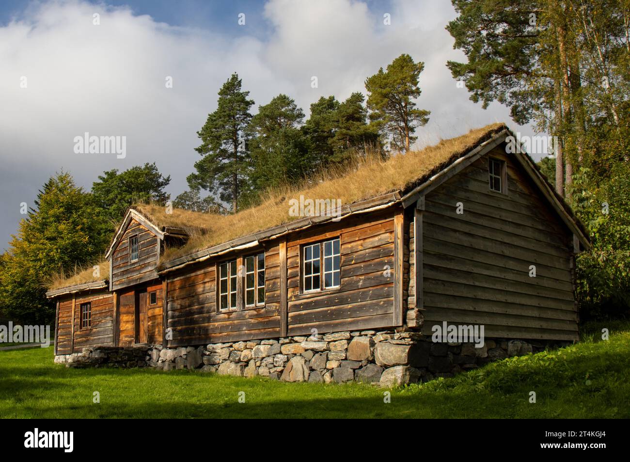 En Alesund una casa muy pintoresca de las muchas que existent en el Museo al aire libre Sunnmore. Noruega Banque D'Images