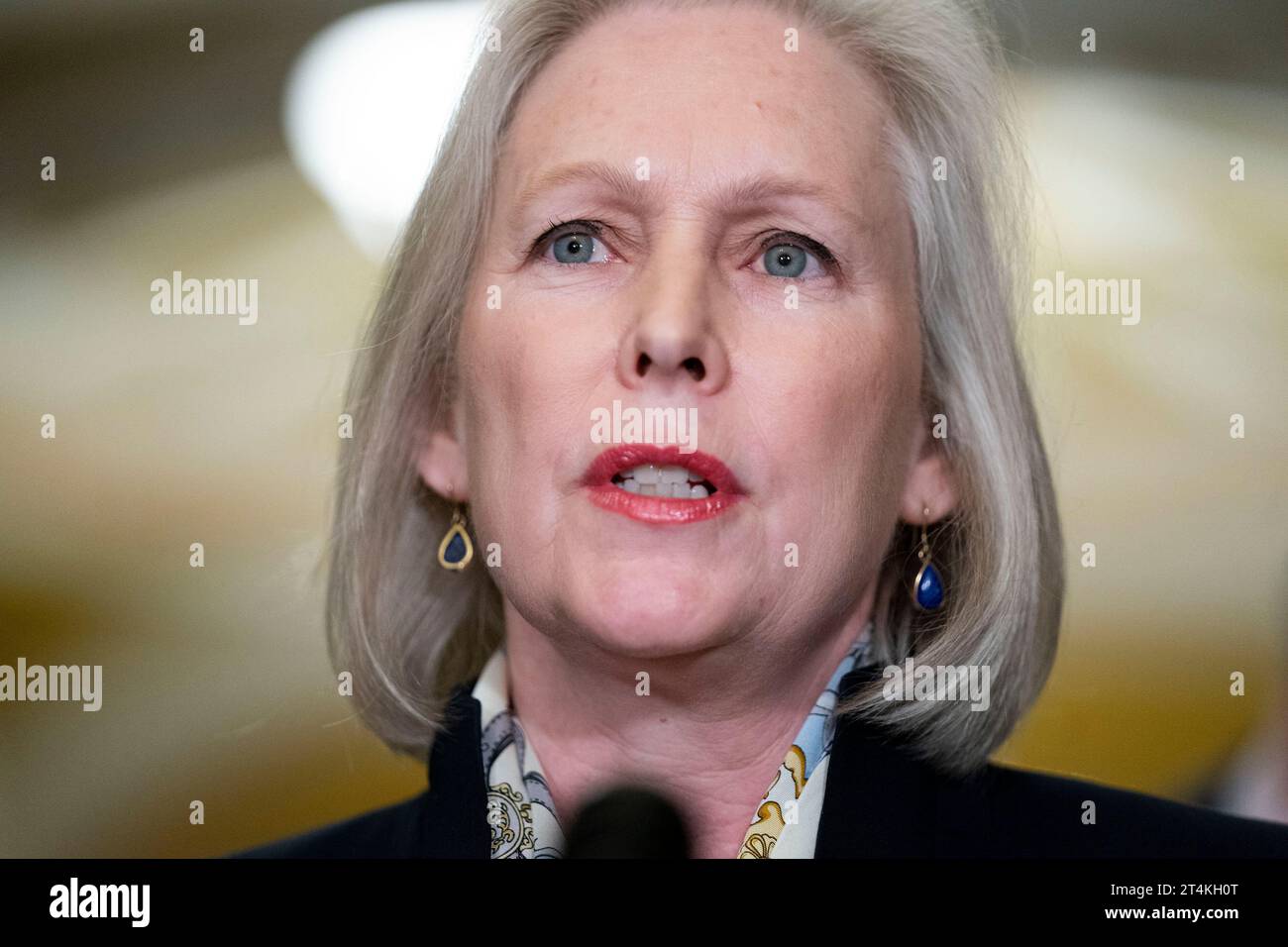 Washington, États-Unis. 31 octobre 2023. Le sénateur Kirsten Gillibrand, D-NY, prend la parole lors d’une conférence de presse après les déjeuners hebdomadaires du caucus au Capitole des États-Unis à Washington, DC, le mardi 31 octobre 2023. Photo Bonnie Cash/UPI crédit : UPI/Alamy Live News Banque D'Images