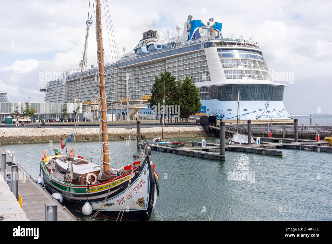 Navire de croisière Royal Caribbean 'Anthem of the Seas' amarré au port de croisière de Lisbonne, quai Jardim do Tabaco, Lisbonne, Portugal Banque D'Images