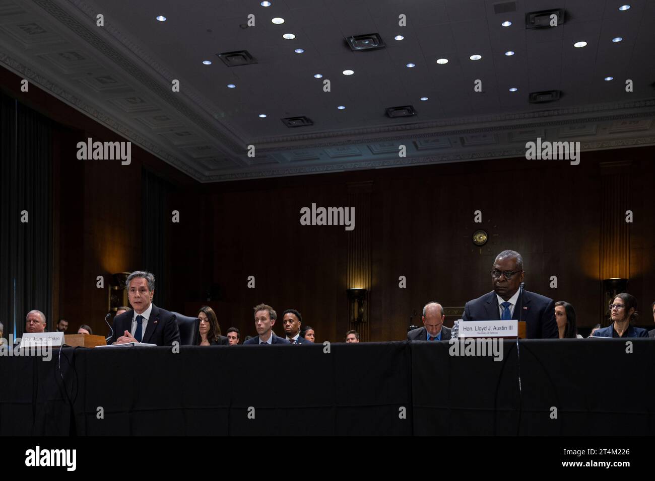 Washington, États-Unis d ' Amérique. 31 octobre 2023. Washington, États-Unis d ' Amérique. 31 octobre 2023. Secrétaire d'État américain Tony Blinken, à gauche, et le secrétaire à la Défense Lloyd Austin III, à droite, témoignent à l'audience du Comité des crédits du Sénat sur la demande supplémentaire de sécurité nationale au Dirksen Senate Office Building, le 31 octobre 2023 à Washington, DC Austin a témoigné sur la demande de financement d'urgence pour Israël et l'Ukraine. Crédit : PO1 Alexander Kubitza/DOD/Alamy Live News Banque D'Images