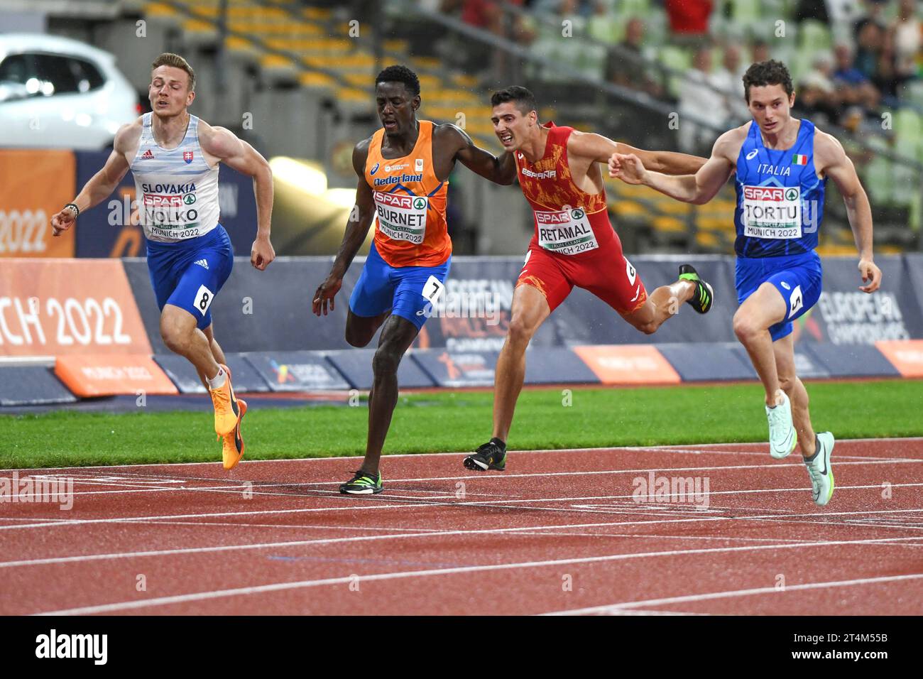 Jan Volko (Slovaquie), Taymir Burnet (pays-Bas), Pol Retamal (Espagne), Filippo Tortu (Italie). 200m demi-finale. Championnats d'Europe Munich 2022 Banque D'Images