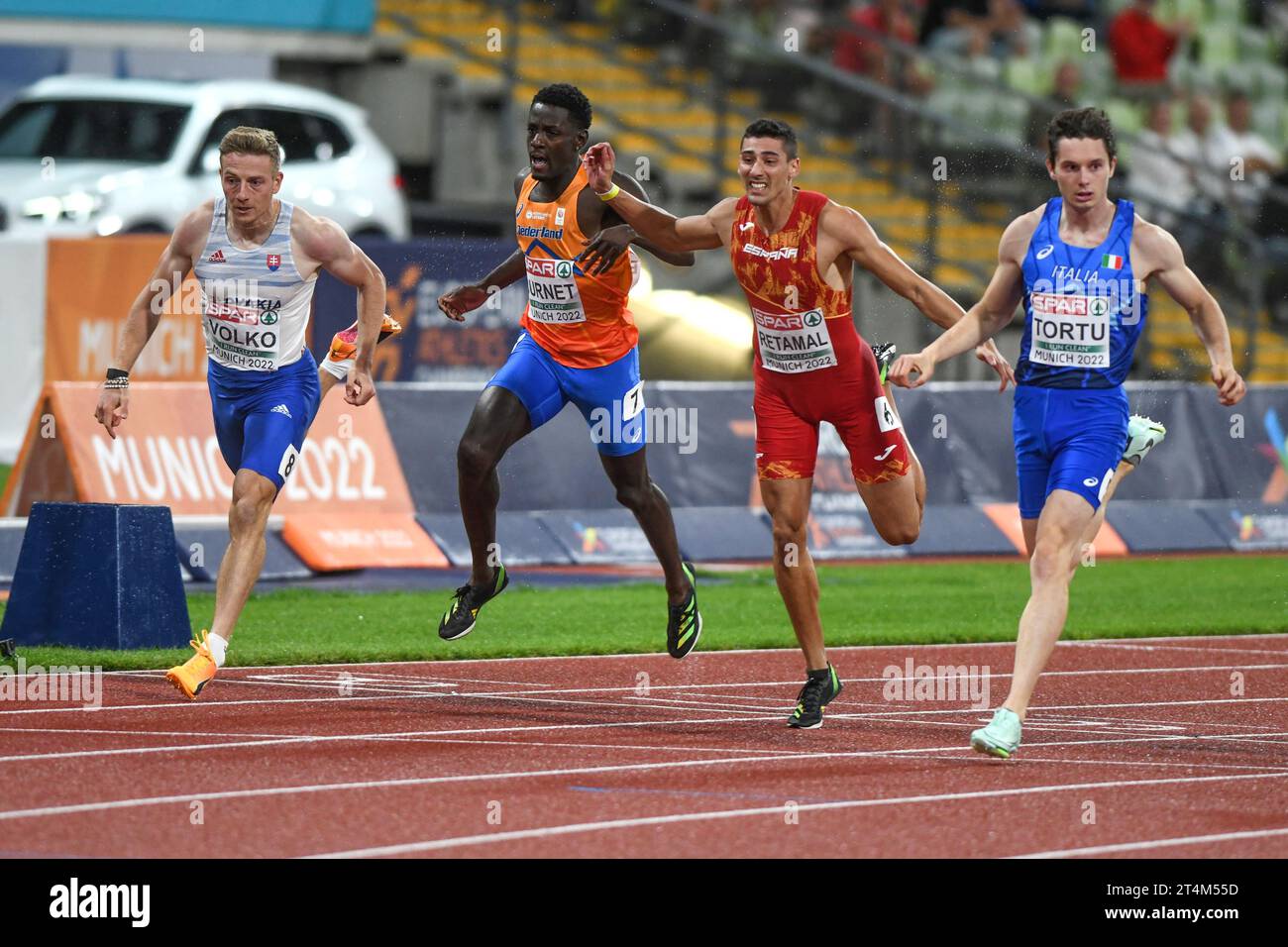 Jan Volko (Slovaquie), Taymir Burnet (pays-Bas), Pol Retamal (Espagne), Filippo Tortu (Italie). 200m demi-finale. Championnats d'Europe Munich 2022 Banque D'Images