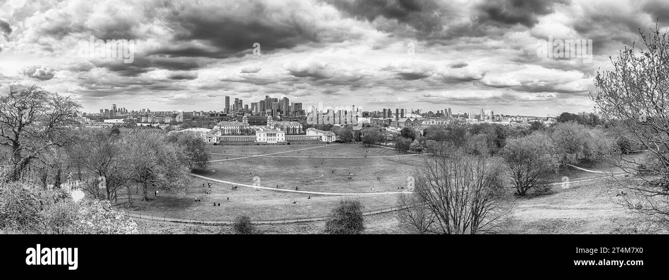 Vue panoramique de la Queen's House et du quartier de Canary Wharf depuis l'Observatoire royal de Greenwich Park, Londres, Angleterre, Royaume-Uni Banque D'Images