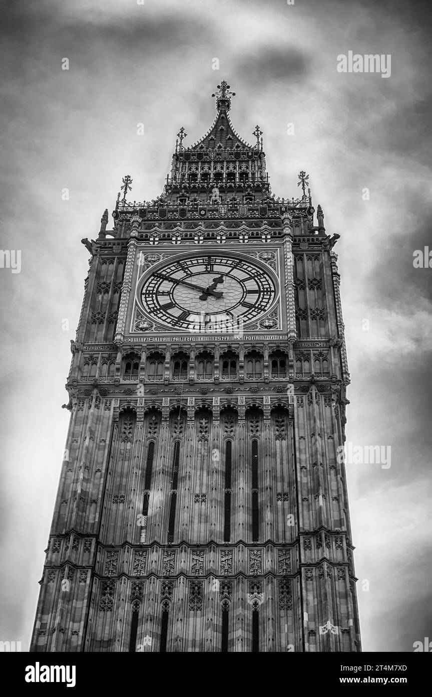 The Big Ben, tour d'horloge emblématique et point de repère majeur à Londres, Angleterre, Royaume-Uni Banque D'Images