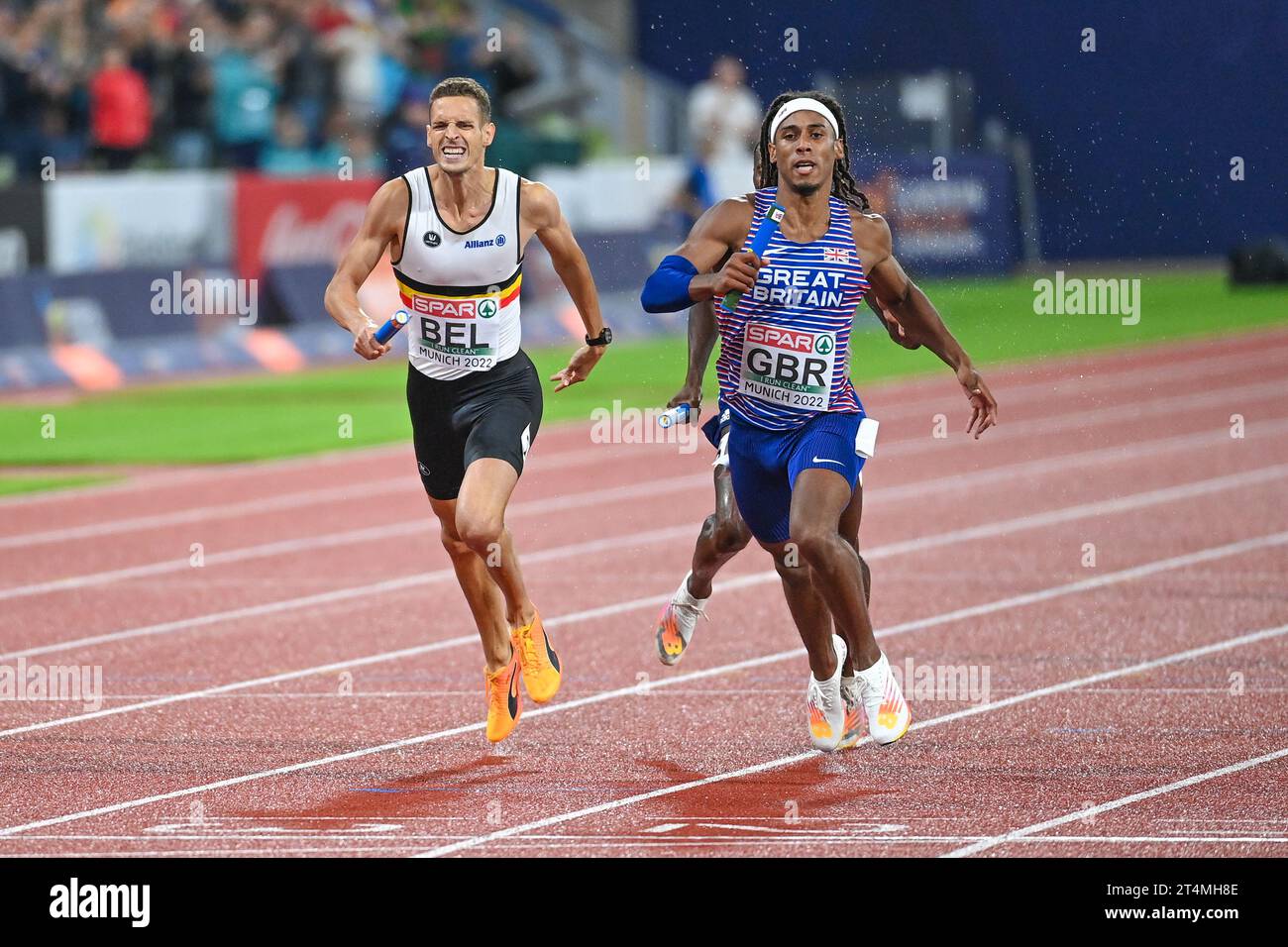 Alex Haydock-Wilson (Grande-Bretagne, médaille d'or), Dylan Borlee (Belgique, médaille d'argent). relais 4x400 final. Championnats d'Europe Munich 2022 Banque D'Images