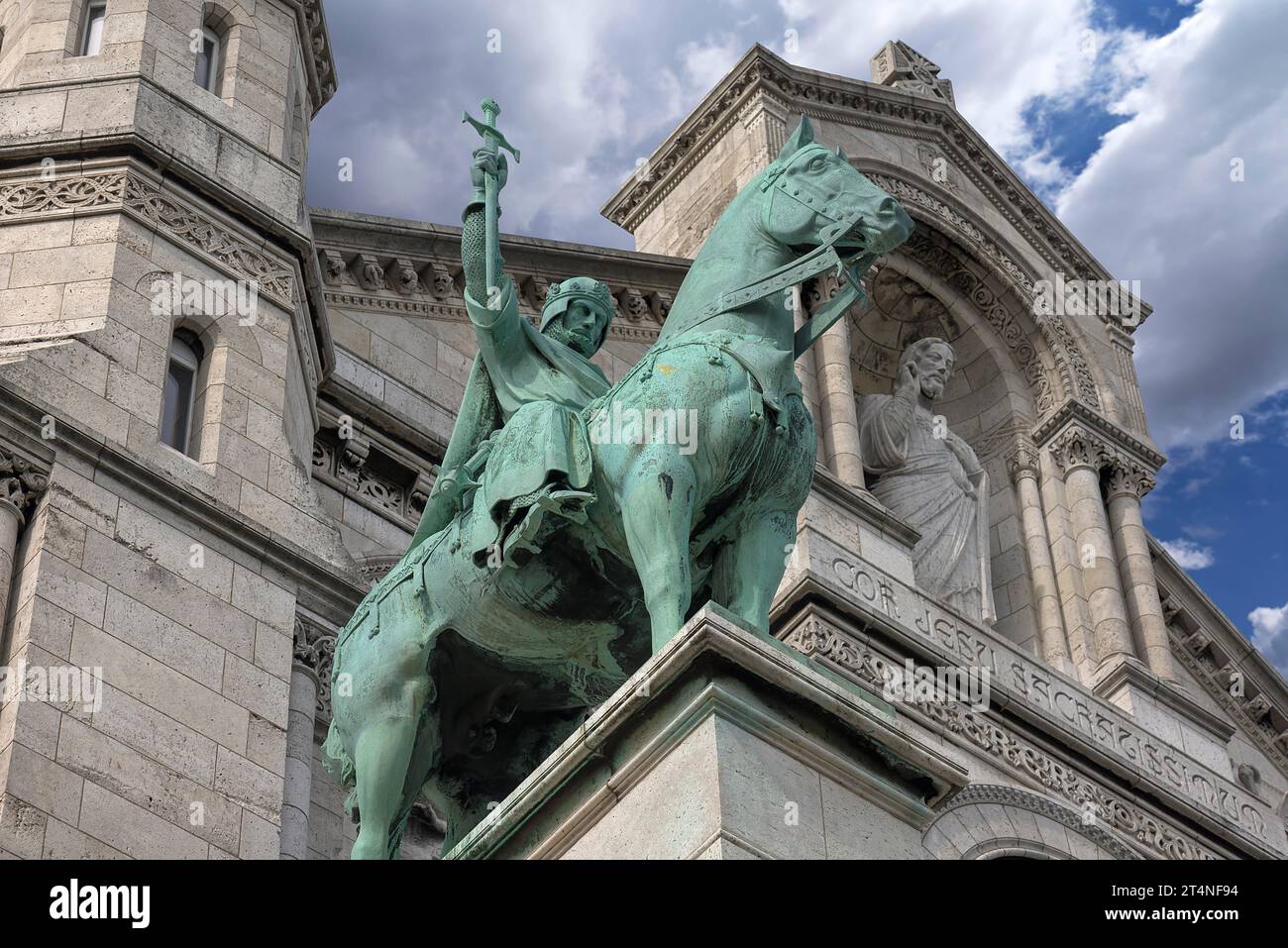 Statue équestre du roi Saint Louis devant le Sacré-coeur de Montmartre, Paris, France Banque D'Images
