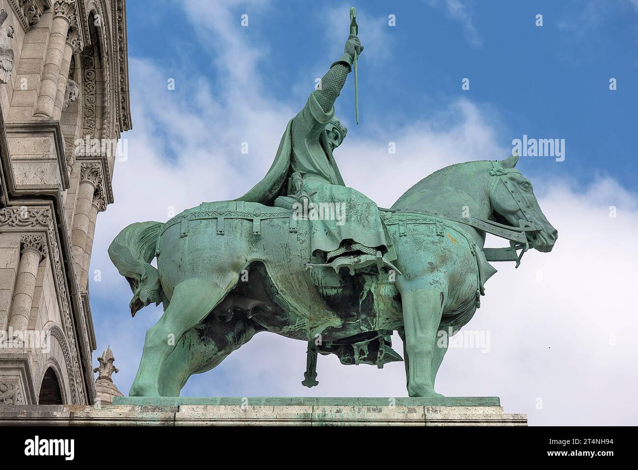 Statue équestre du roi Saint Louis devant le Sacré-coeur de Montmartre, Paris, France Banque D'Images