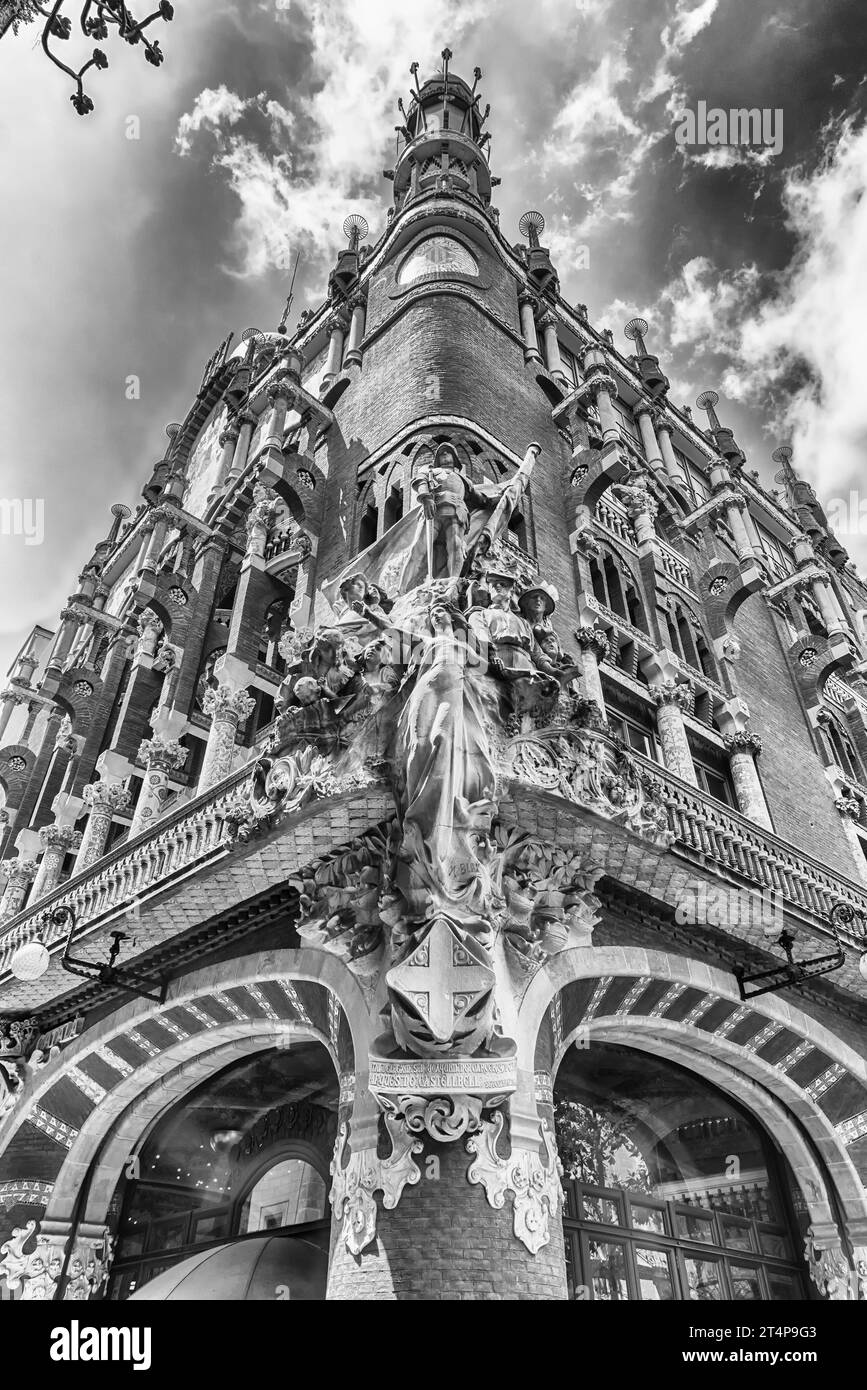 Groupe sculptural à l'angle du Palau de la Musica Catalana, salle de concert moderniste et site du patrimoine mondial de l'UNESCO à Barcelone, Catalogne, Spa Banque D'Images