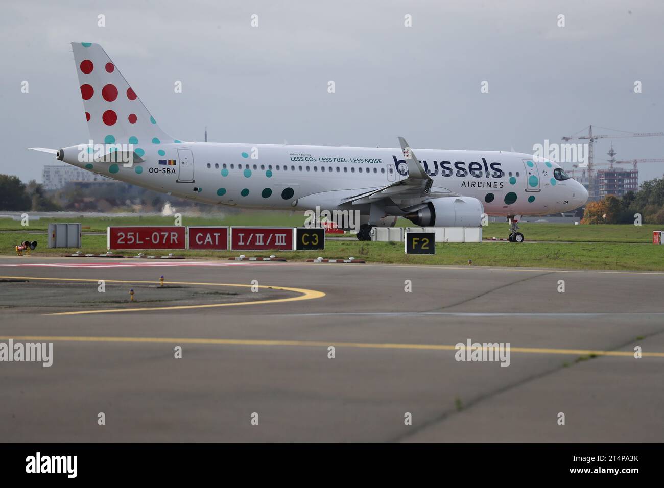 Zaventem, Belgique. 01 novembre 2023. Arrivée du nouvel Airbus A320 Neo de Brussels Airlines, mercredi 01 novembre 2023, à Zaventem. BELGA PHOTO NICOLAS MAETERLINCK crédit : Belga News Agency/Alamy Live News Banque D'Images