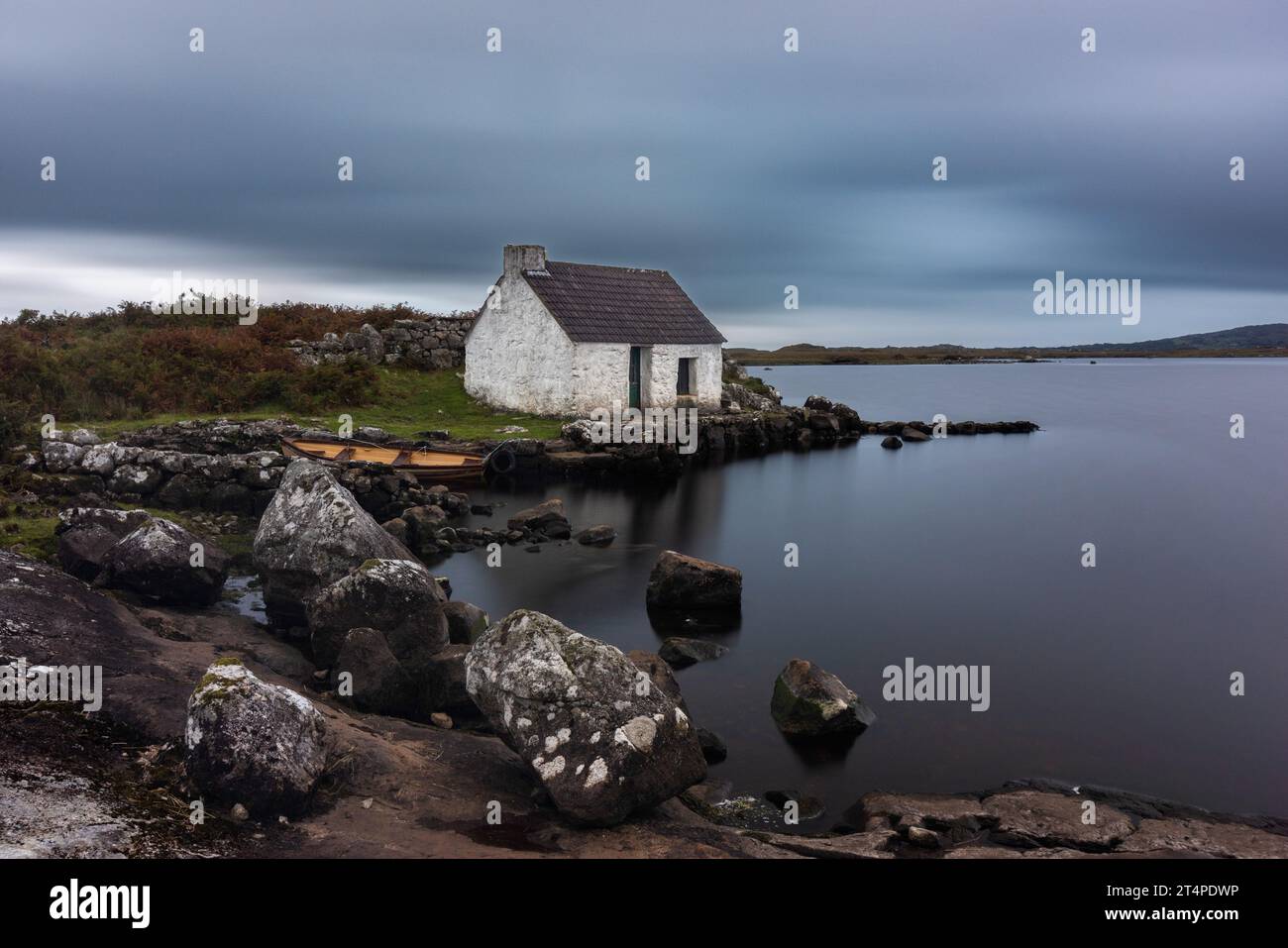 Screebe Fisherman's Hut est une petite cabane de pêche traditionnelle située sur le Wild Atlantic Way dans le Connemara, en Irlande. Banque D'Images