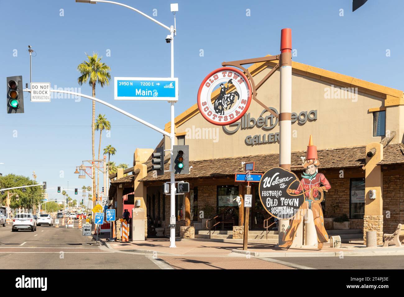 La vieille ville de Scottsdale est célèbre pour ses boutiques, ses galeries d'art, ses restaurants, ses bars et ses clubs avec son panneau emblématique situé le long de chaque rue. Banque D'Images