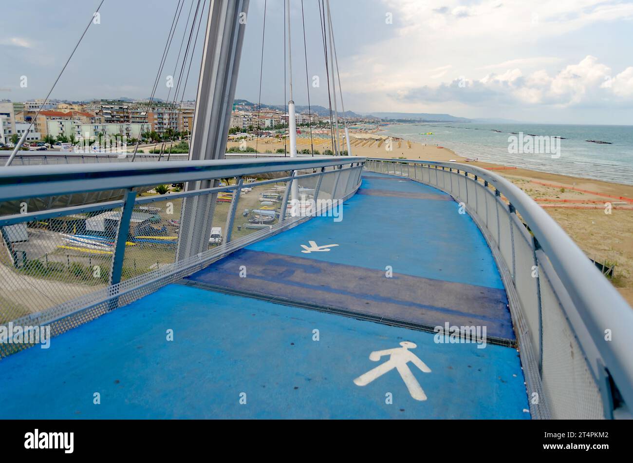 Pont de la mer, exemple emblématique de l'architecture moderne et point de repère à Pescara, Italie Banque D'Images