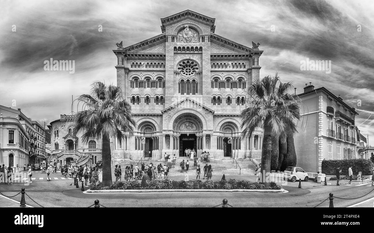 MONACO - AOÛT 13 : façade de la cathédrale notre-Dame-Immaculée, alias Cathédrale de Monaco, site emblématique de la ville de Monaco, alias le Rocher, a Banque D'Images
