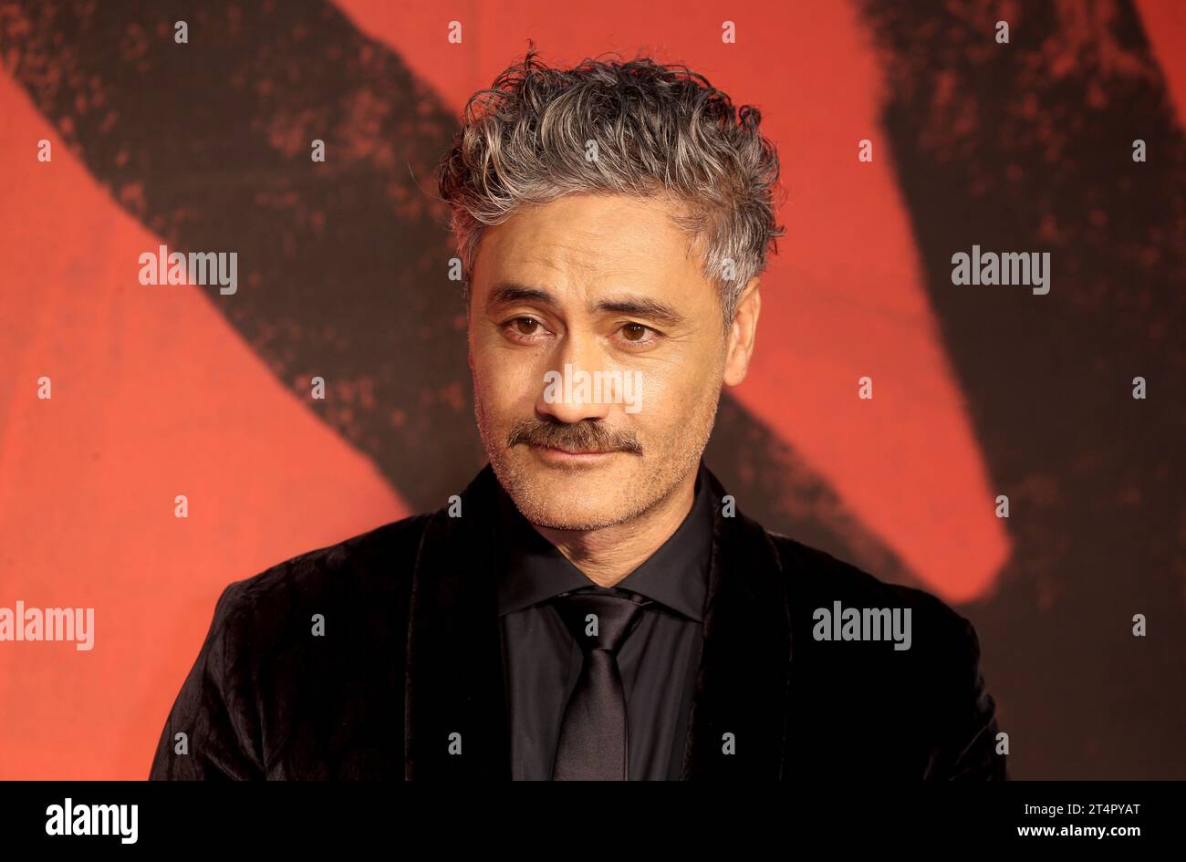 Taika Waititi assiste à la première européenne « JoJo Rabbit » lors du 63e BFI London film Festival à Odeon Luxe Leicester Square à Londres. (Photo Fred Duval / SOPA Images/Sipa USA) Banque D'Images