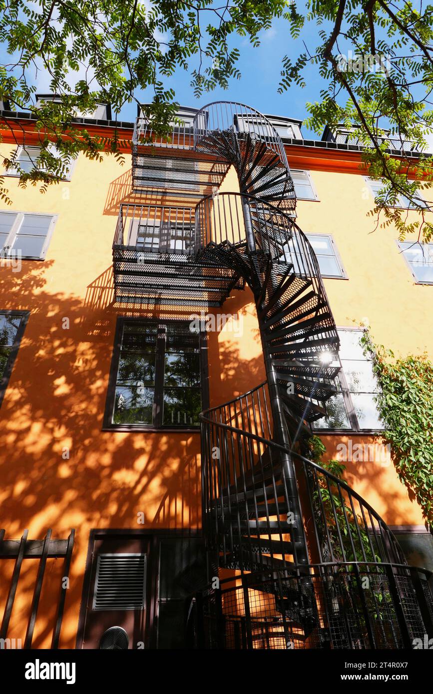 Suède, Stockholm, la vieille ville en spirale s'échappent des appartements. Banque D'Images