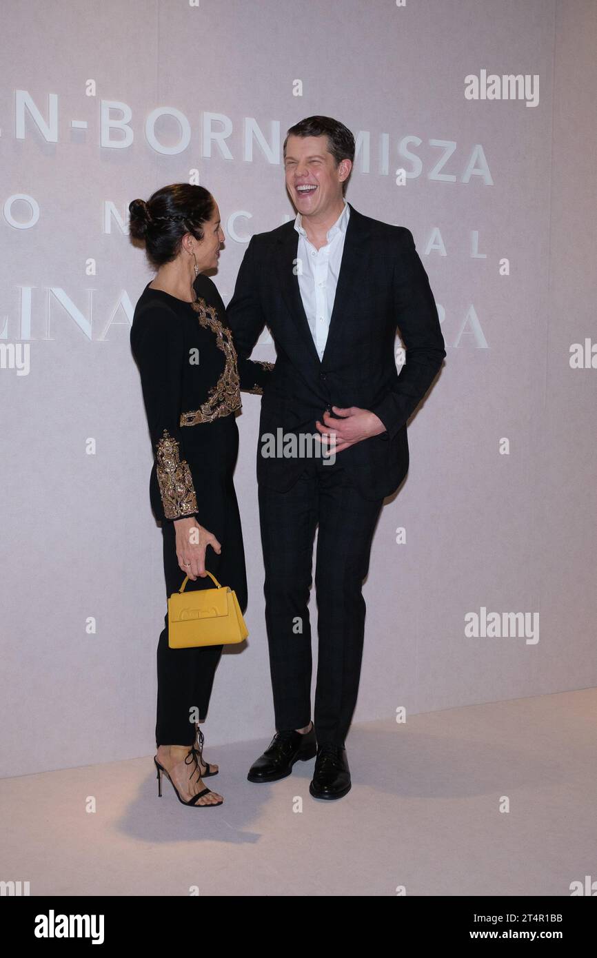 Madrid, Espagne. 01 novembre 2023. Adriana Carolina Herrera et Wes Gordon assistent au photocall pour l'inauguration de Maestras en exposition au Museo Nacional Thyssen-Bornemisza Madrid, le 1 novembre 2023. espagne (photo Oscar Gonzalez/Sipa USA) (photo Oscar Gonzalez/Sipa USA) crédit : SIPA USA/Alamy Live News Banque D'Images