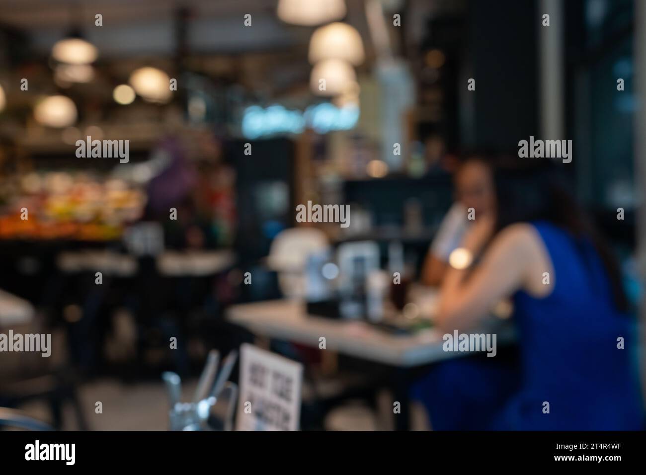 Fond bokeh flou d'un café Banque D'Images