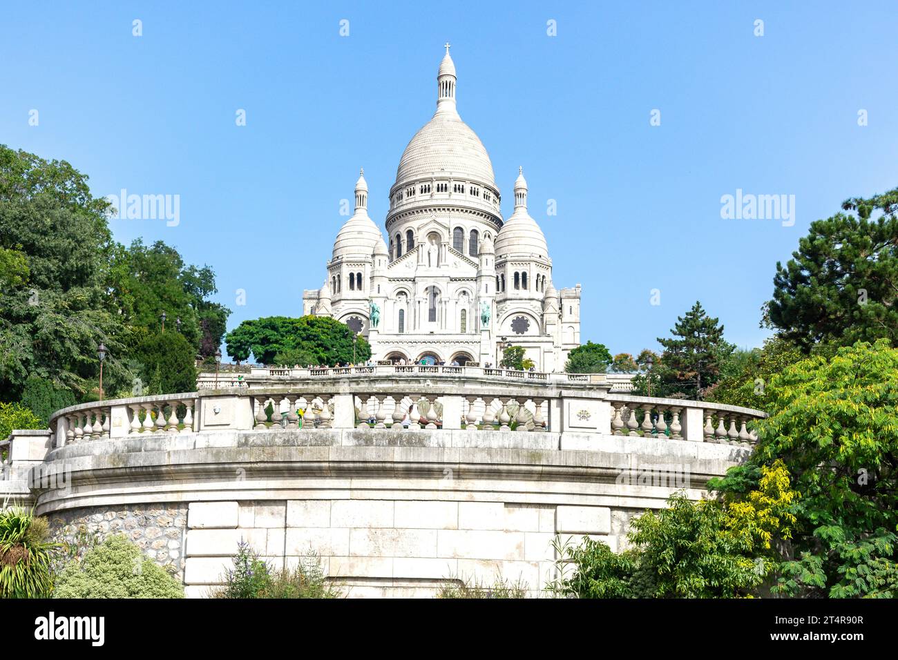 Basilique du Sacré-Cœur (Basilique du Sacré-Cœur) depuis la place Saint-Pierre, Montmartre, Paris, Île-de-France, France Banque D'Images